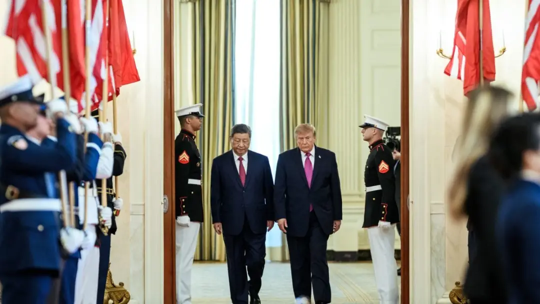 Embaixador dos EUA em Pequim disse que Trump perguntou a Xi Jinping se queria comprar armas americanas. Parece que a Ca…