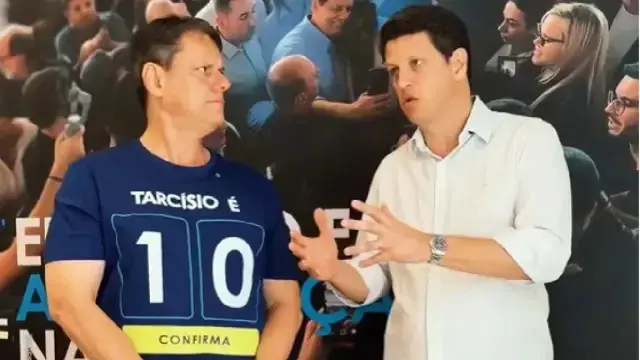 Tarcísio de Freitas defendeu a união da direita em torno de Flávio Bolsonaro, citando a saída de Ricardo Salles da disp…