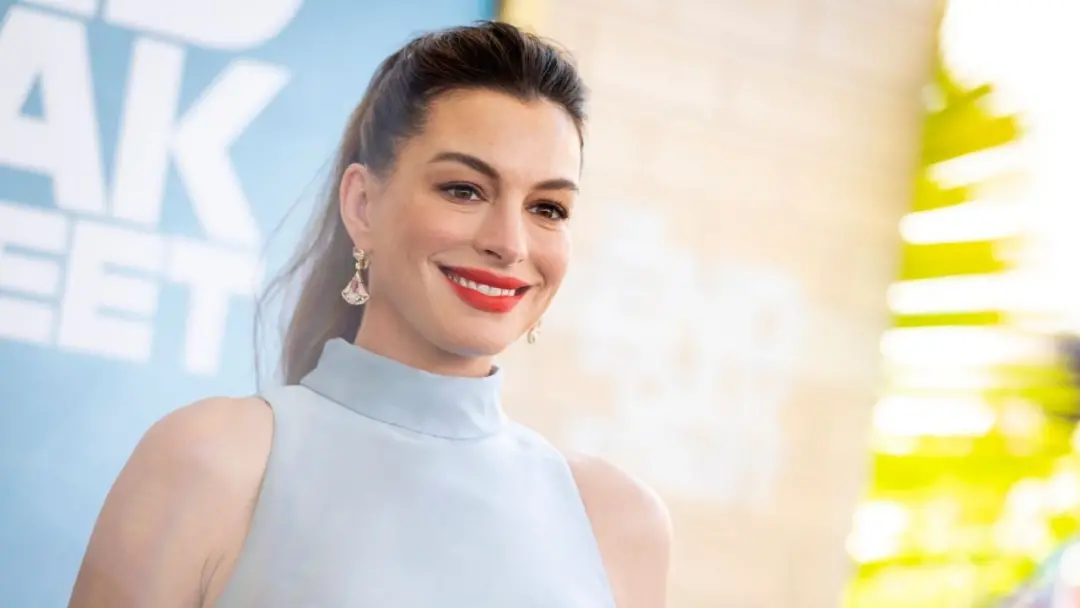 Anne Hathaway não fará o desafio Hot Ones agora, pois o médico disse que ela pode ter um trabalho de parto precoce por …