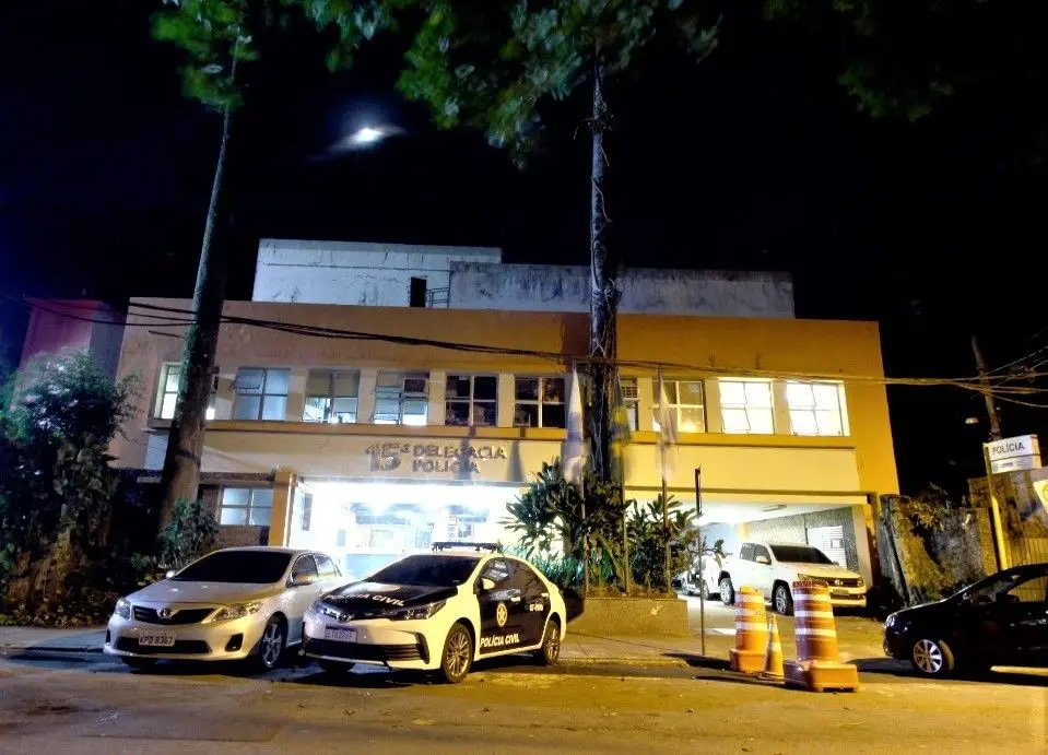 Gávea, Zona Sul do Rio, homem preso por agredir mulher e chutar cachorros. A agressão começou por uma reclamação do mot…