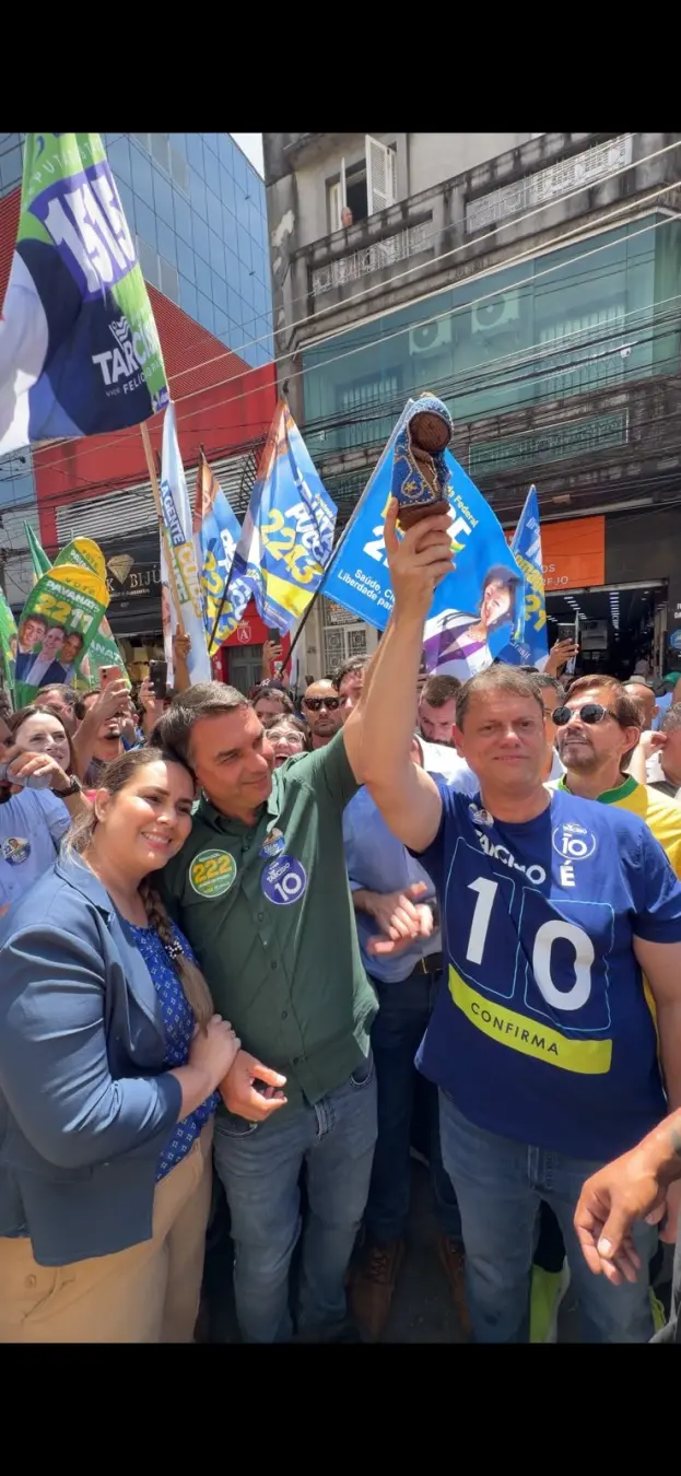 Flávio Bolsonaro decidirá ir ao debate da Globo mesmo sem Lula, reavaliando o cálculo após o desgaste do caso Nossa Sen…