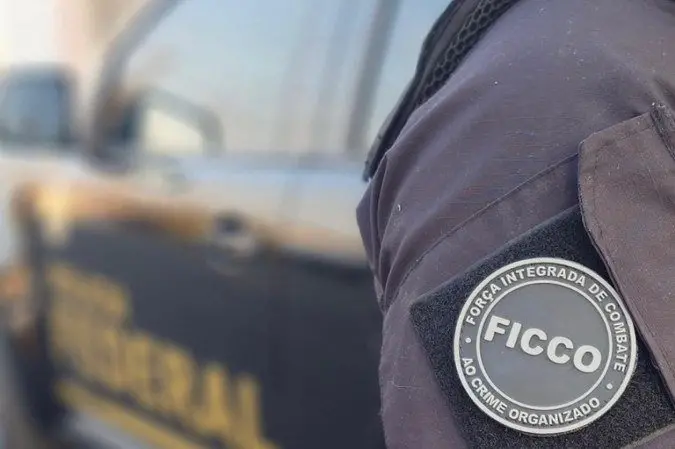 83 por cento das cidades brasileiras enfrentam o problema da circulação de drogas, mas 77 por cento delas não têm Plano…