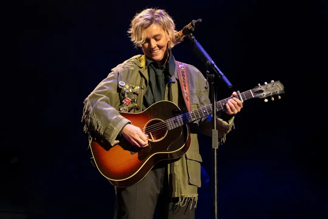 Brandi Carlile fará a turnê All-Request com Phil e Tim Hanseroth junto. É bom ver colaborações sólidas, mostra que a ba…