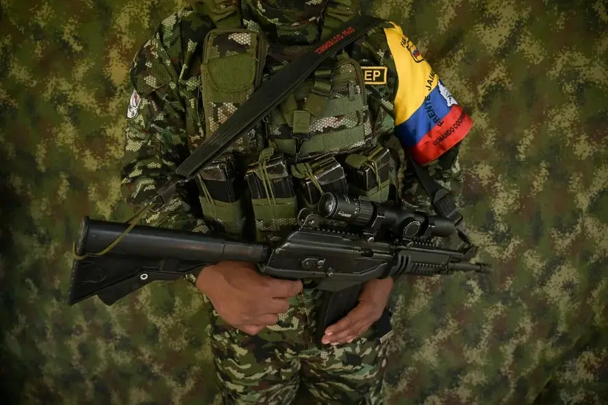 Putumayo, Peru. Forças peruanas confrontaram dissidentes da Farc, e três caíram no rio Yaricaya. A apreensão de armas e…