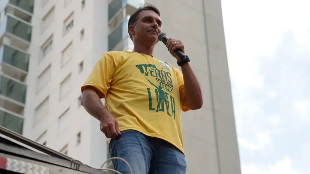 Defesa de Flávio recorre ao STF contra a decisão de Dino, pedindo que o Corte derrube a liminar e preserve a atuação do…