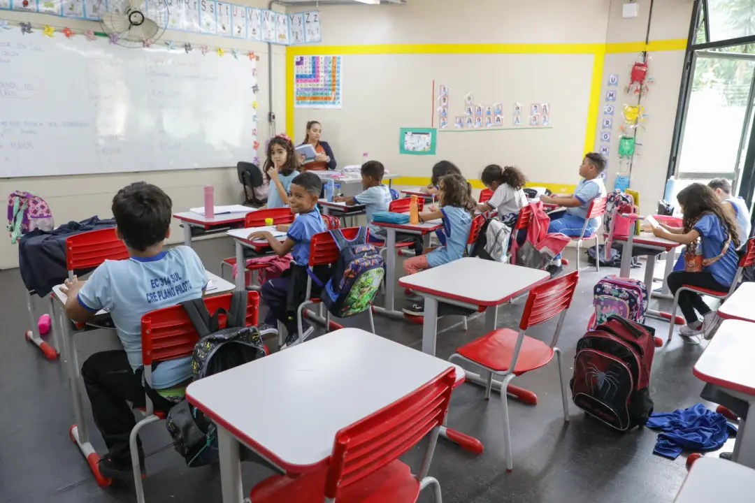 R$ 3,3 milhões da SEEDF abriram licitação para comprar kits de brinquedos para Educação Infantil no DF. É bom ver inves…
