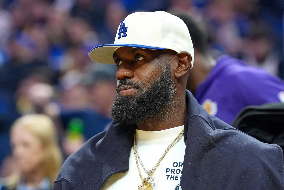 LeBron James disse que encontrar a química com o Philadelphia 76ers levará tempo, e que os jogadores precisam fazer sac…