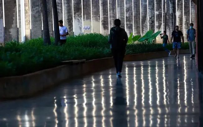 Wilker Leão foi preso pela PF por depredar muro no Instituto de Artes da UnB. Atos de violência contra patrimônio públi…