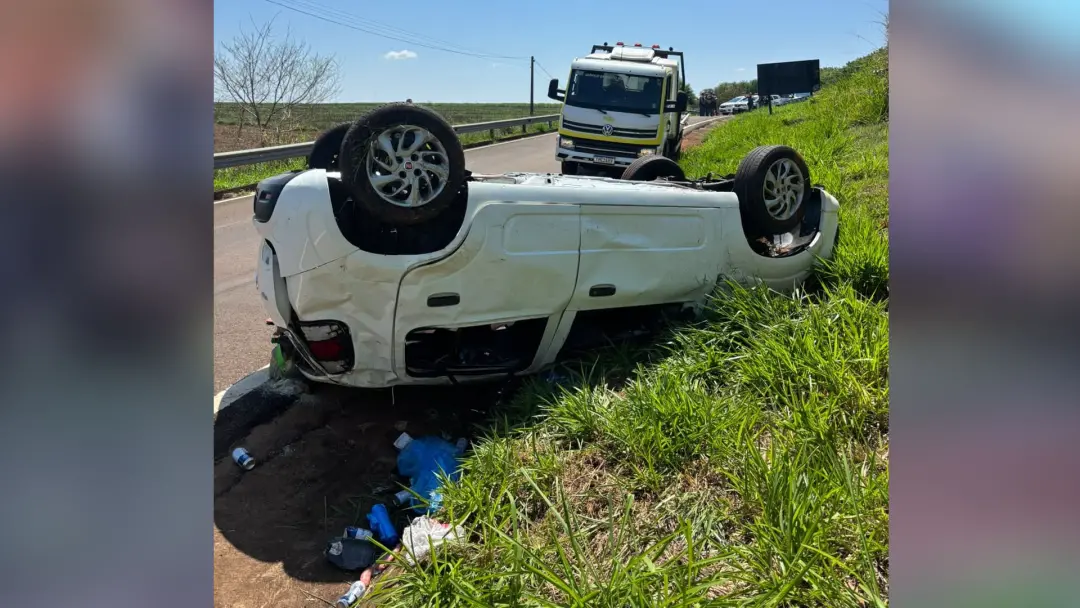 Buritama, SP, teve um carro capotando na SP-461 na manhã de domingo, matando um homem e deixando quatro feridos. Aciden…