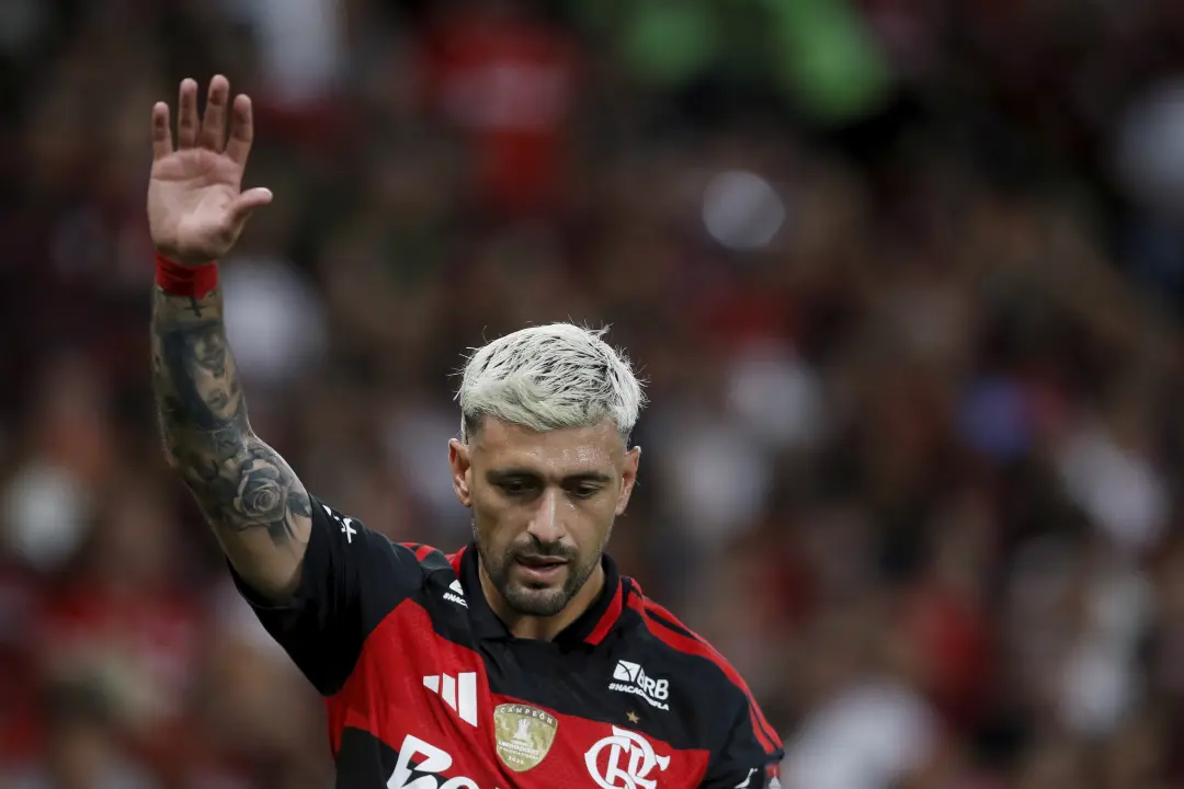 Arrascaeta perde as duas partidas da semifinal da Libertadores contra o Estudiantes por fratura no punho esquerdo. A ci…