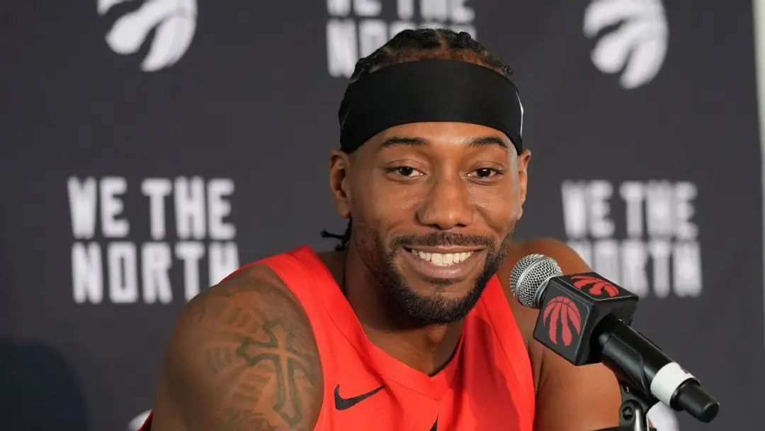 Kawhi Leonard quer focar no basquete e ser um Raptor após voltar para Toronto. Parece que a cabeça dele tá mais na quad…