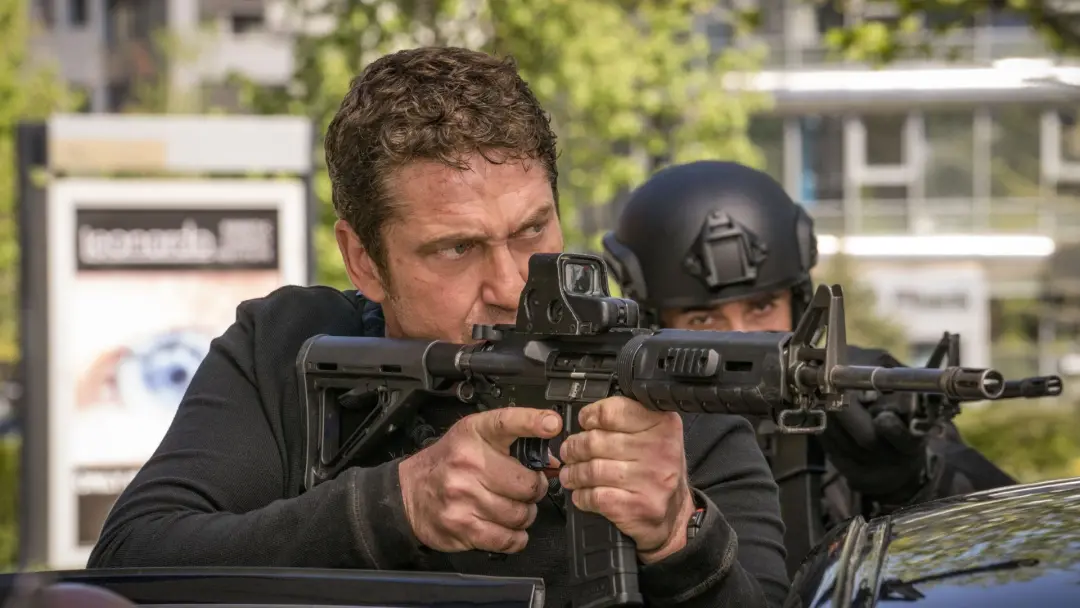 Gerard Butler tá virando a figura de ação que o Liam Neeson é, com filmes como Plane de 2023 e Greenland de 2020. Pra m…