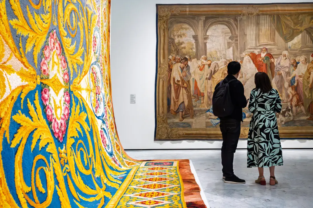 Banco de Espanha mostra arte têxtil do barroco aos bordados feministas na exposição Plano Flexible. É interessante ver …
