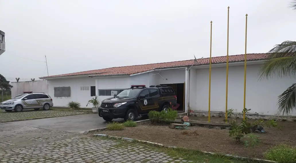 Seis internos fugiram da Cadeia Pública de Nova Cruz, no Agreste do RN, durante o banho de sol. A falha de segurança ex…