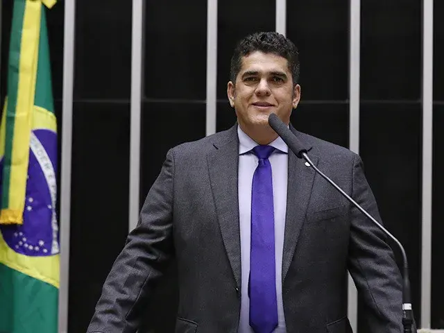 R$ 87 mil apreendidos e celular no esgoto em Belém. A PF cumpriu mandados em endereços ligados ao deputado federal Antô…