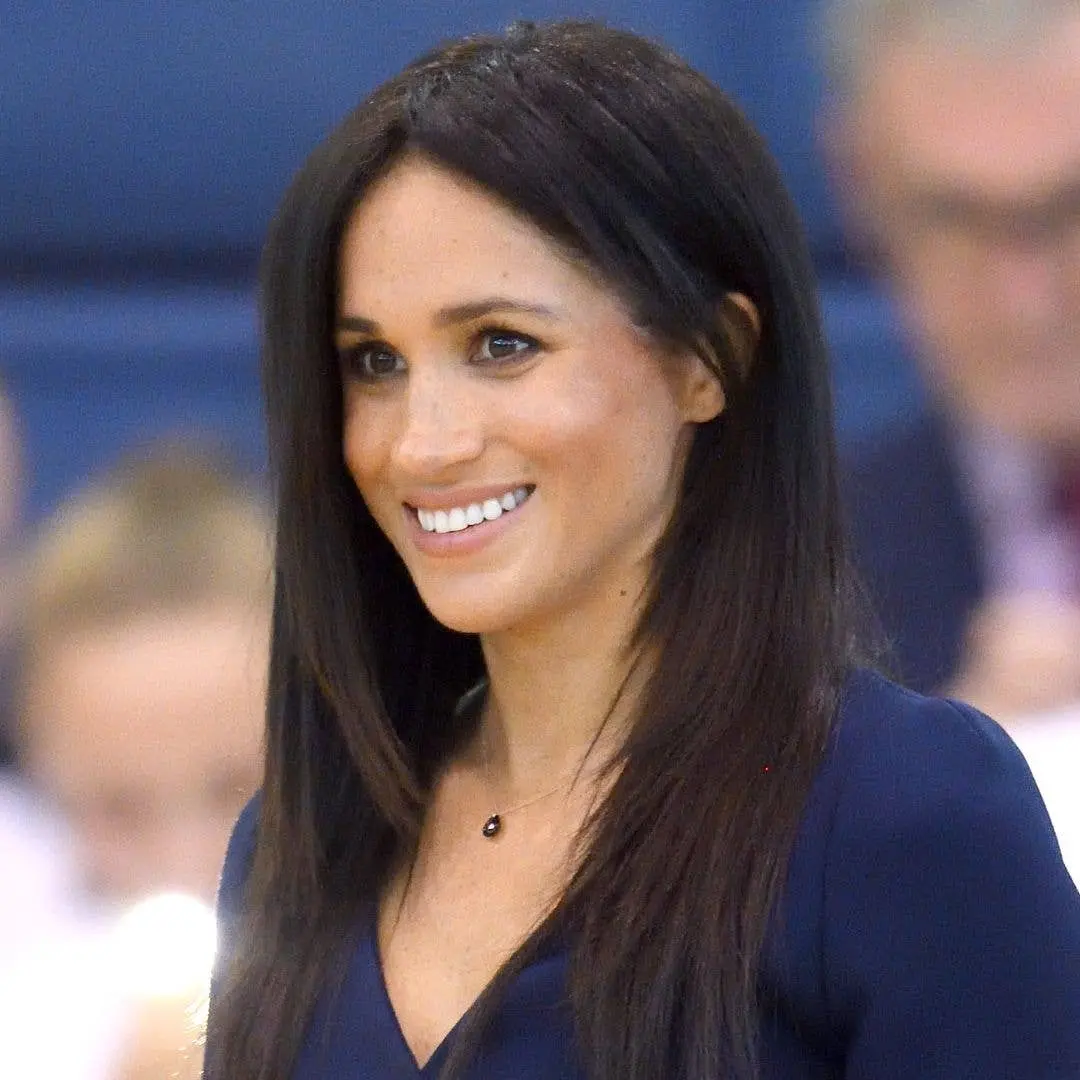 Meghan Markle, aos 45 anos, tá fazendo Pilates reformer no Soho Farmhouse, no Reino Unido. É interessante ver a rotina …