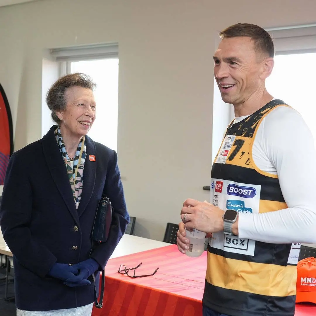 Princess Anne fez uma brincadeira sobre ficar com cavalos ao ser convidada para o desafio de ultra maratona de Sir Kevi…