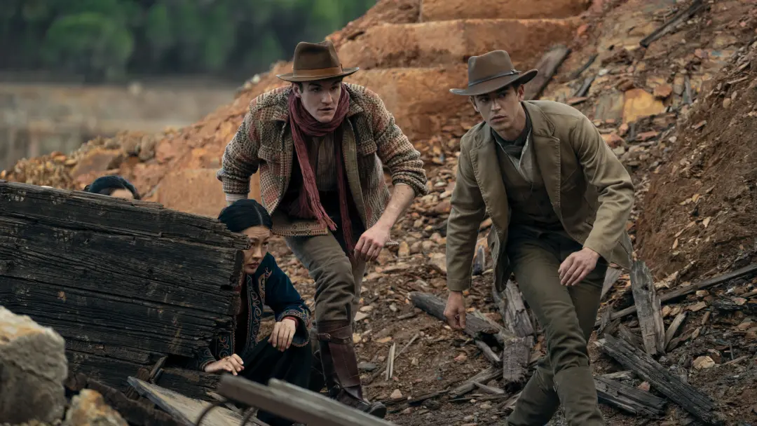 Guy Ritchie volta ao universo Sherlock Holmes em 2026 com Young Sherlock na Prime Video. O estilo visual e o diálogo af…