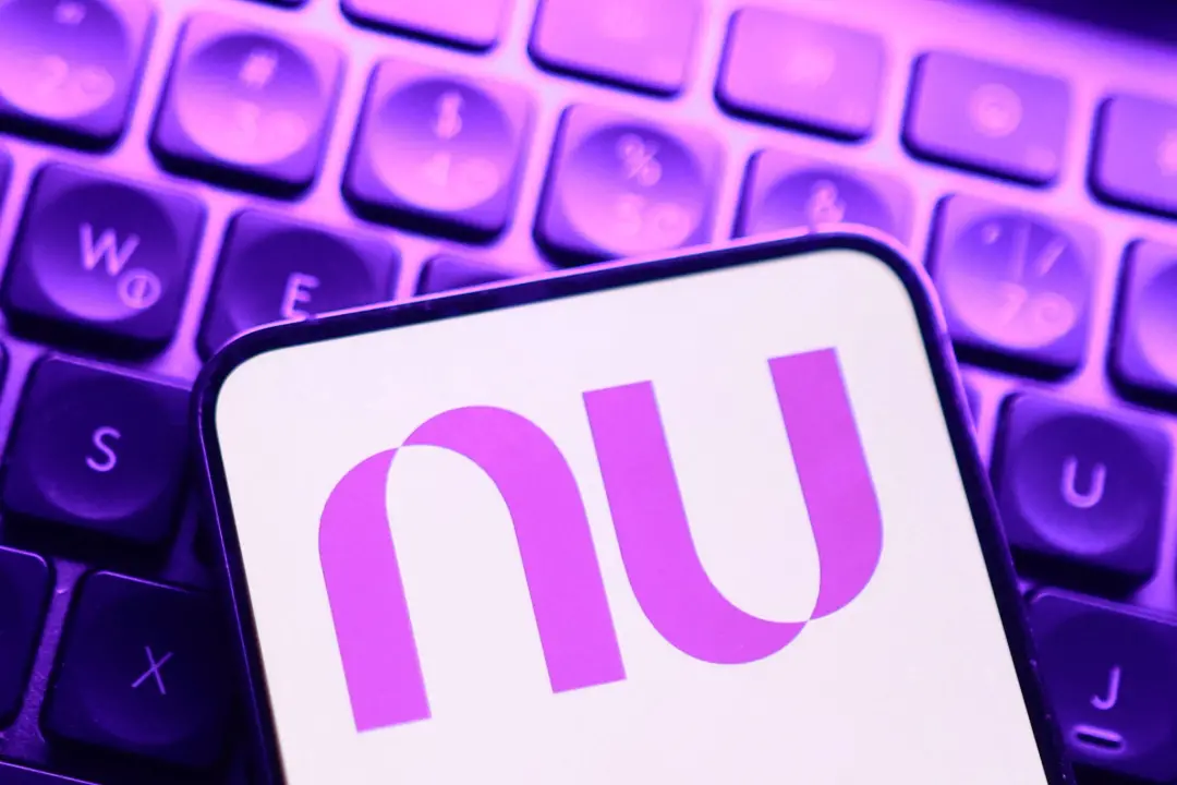 Ações do Nubank caíram 9% em Nova York com notícias de negociações preliminares para comprar o banco britânico Monzo, a…