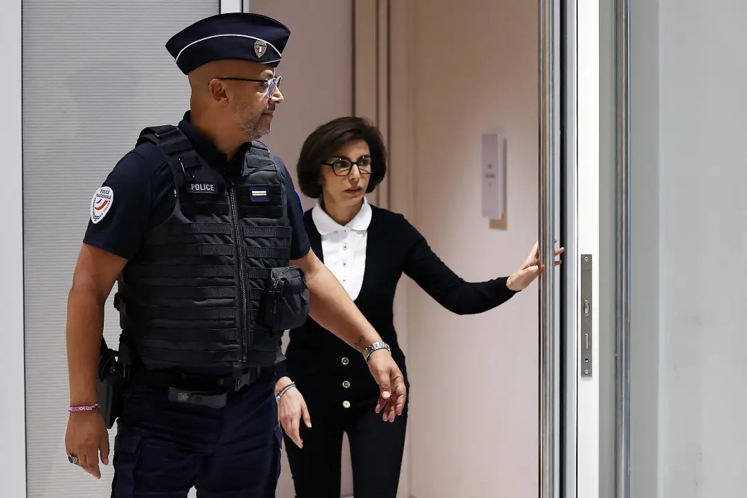 A promotoria francesa pediu quatro anos de prisão para a exministra Rachida Dati, com dois anos em tornozeleira eletrôn…