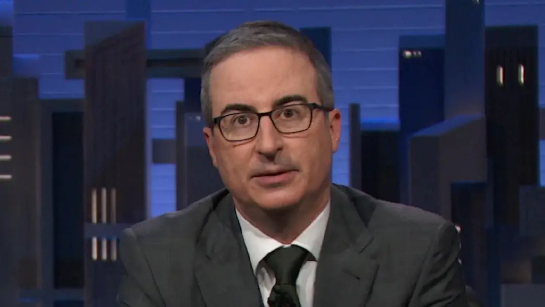 John Oliver mencionou o apelido de Trump para James Talarico, Tala-Freako, dizendo que ate uma fruta podre ainda tem su…
