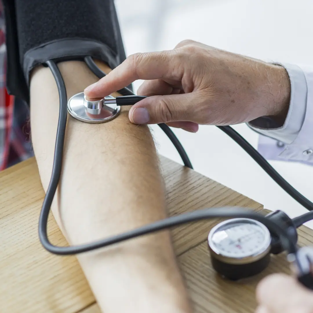Grupo que tomava remédio para pressão deitar tinha risco 45% menor de problemas cardíacos, segundo o estudo Hygia Chron…