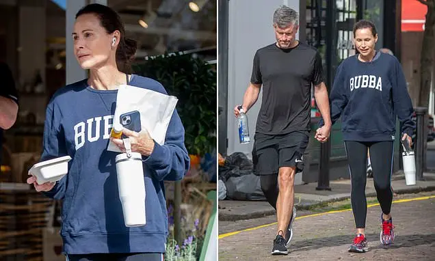 Minnie Driver apareceu em Notting Hill, Londres, com o noivo Addison O'Dea após o acidente de carro grave. Ver alguém r…