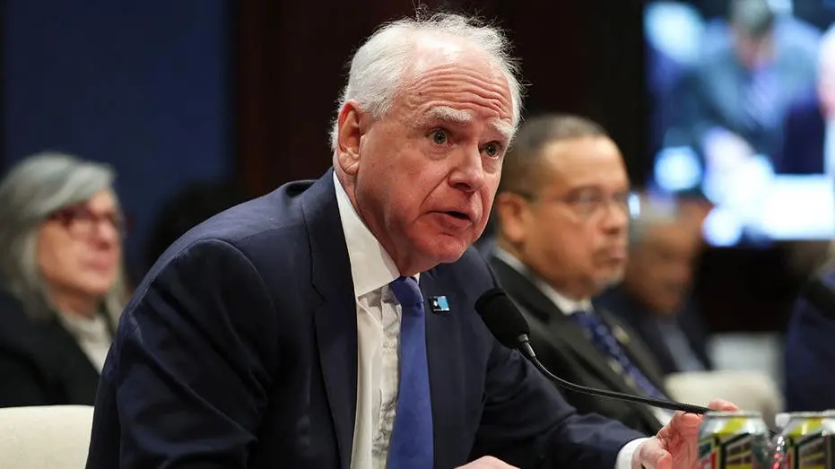 Governador Tim Walz, ao refletir sobre seu mandato, admitiu que a fraude estadual, estimada em 9 bilhões de dólares por…