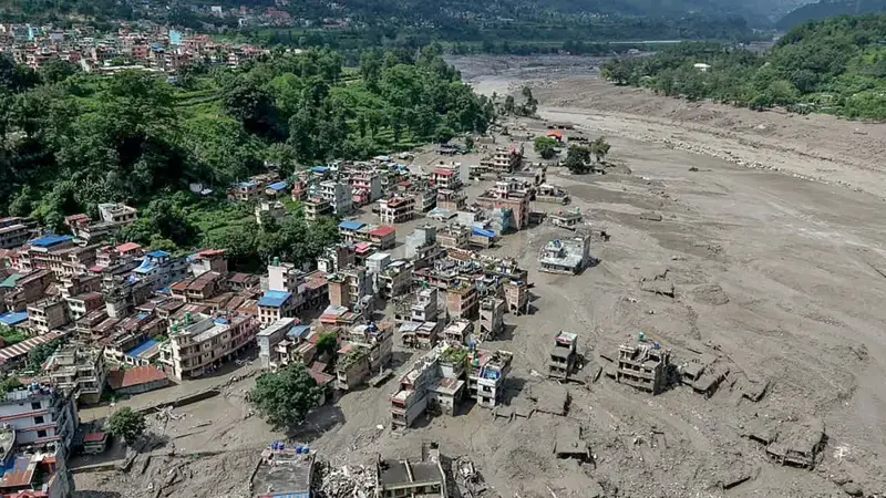 Avalanche no Nepal: quatro mortos e doze desaparecidos no acampamento-base Himlung Himal, durante as chuvas fortes. Iss…