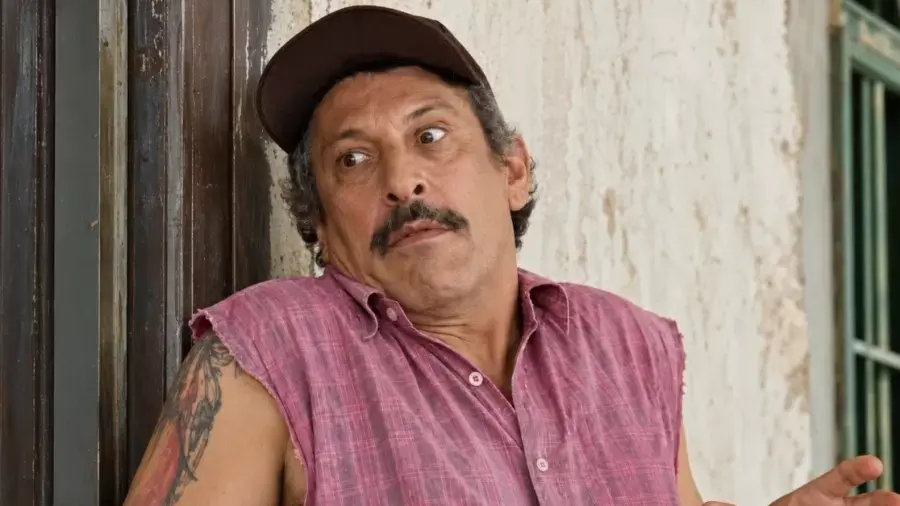 Zé morto Juarez encontra corpo do feirante em Por Você. O desfecho da trama mostra a escalada de drama em dois dias, o …