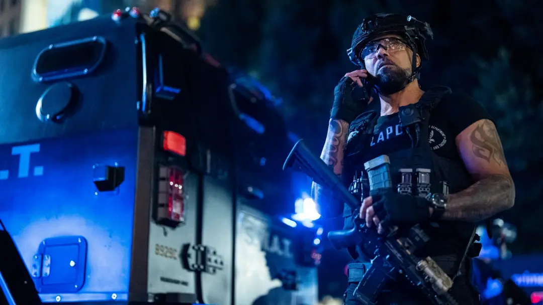 Luca e o time SWAT retornam em Exiles Spinoff com Shemar Moore. O retorno de membros do time S.W.A.T. abre a possibilid…