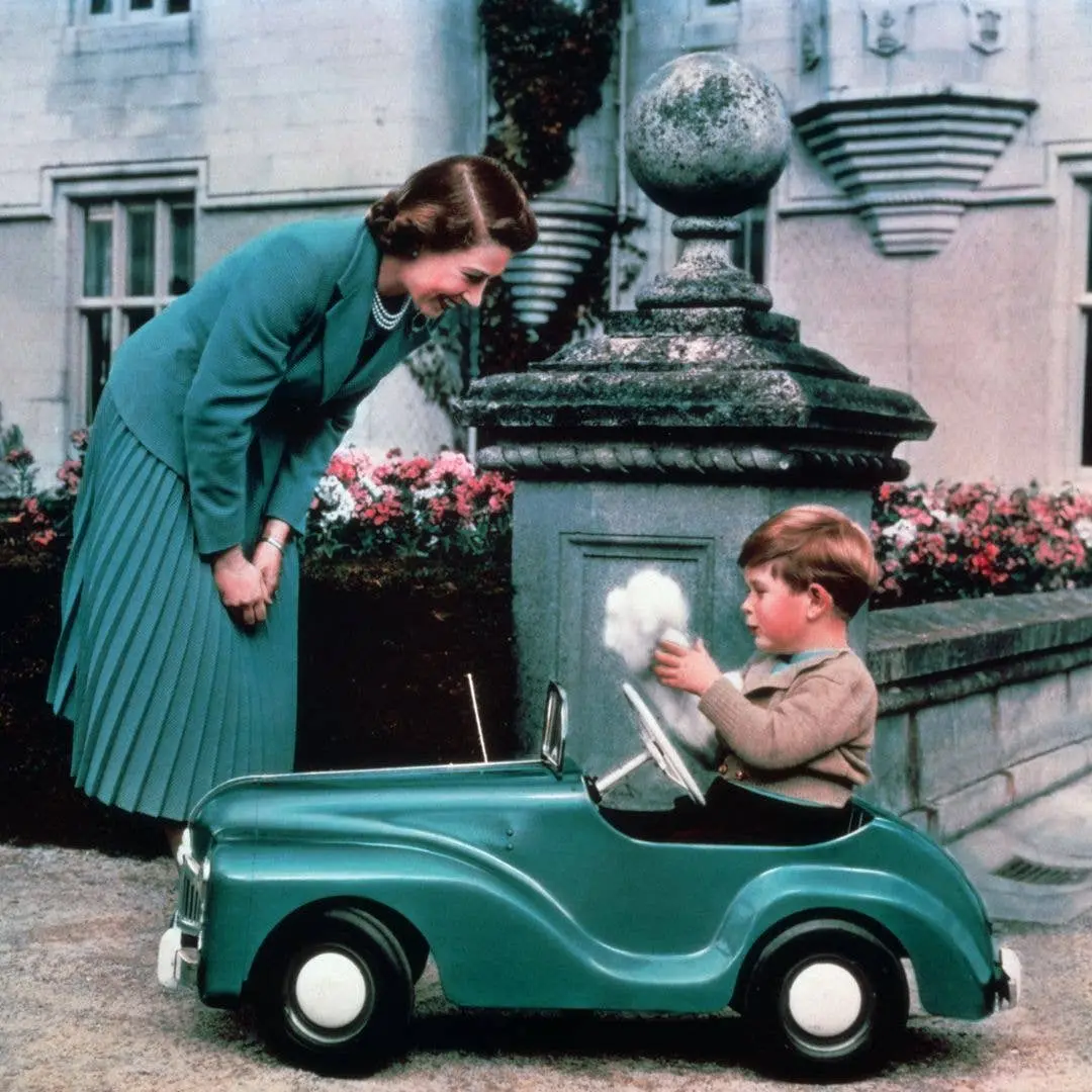 Fotos raras de Charles criança com Elizabeth II e Philip em Balmoral mostram a memória da realeza. Ver esses momentos m…