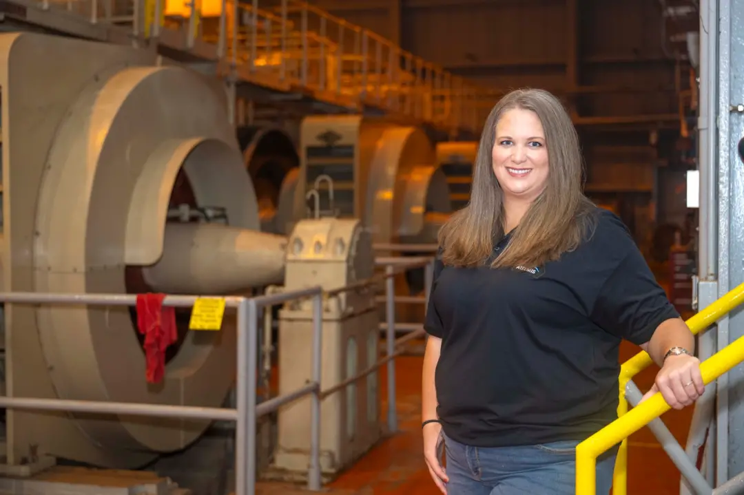 Kristie Foster, engenheira de qualidade, migrou de contratada para servidora civil na NASA em Stennis Space Center. A m…