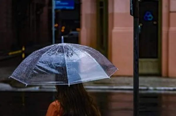 130 milímetros de chuva acumulada entre segunda e terça em Porto Alegre. A força da água assim, sem aviso, desorganiza …