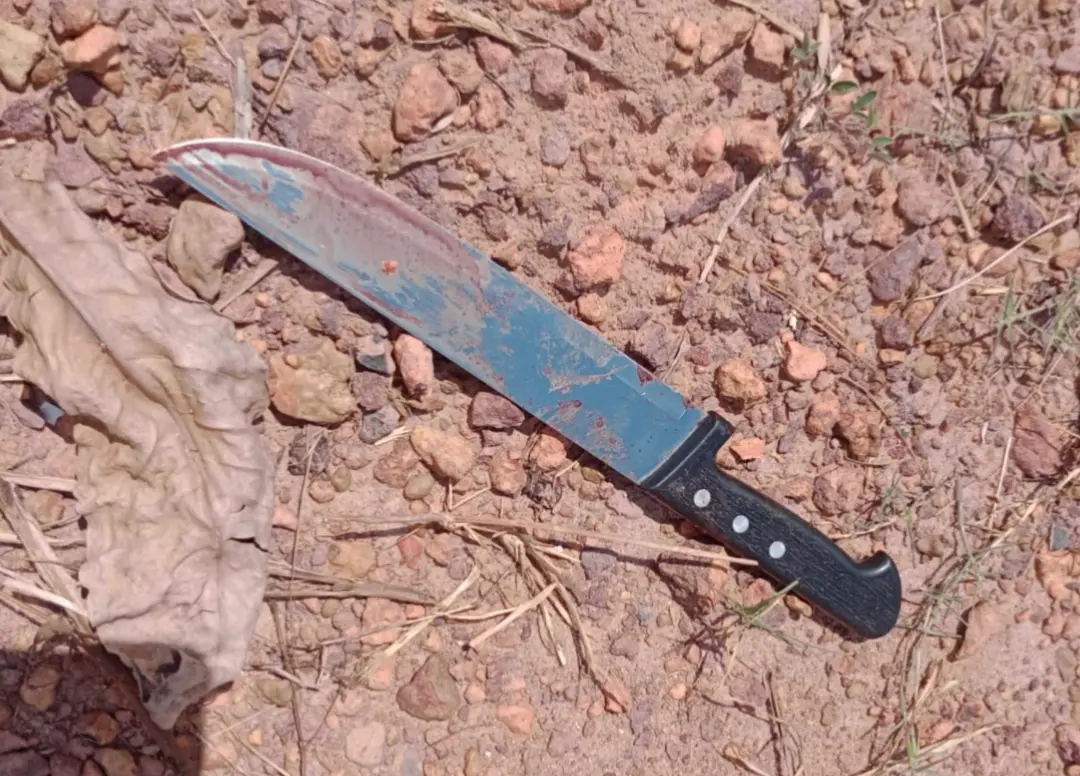 Caracaraí teve um homem esfaqueado no rosto e braço por suspeita de ciúmes. O crime, de tentativa de homicídio, mostra …