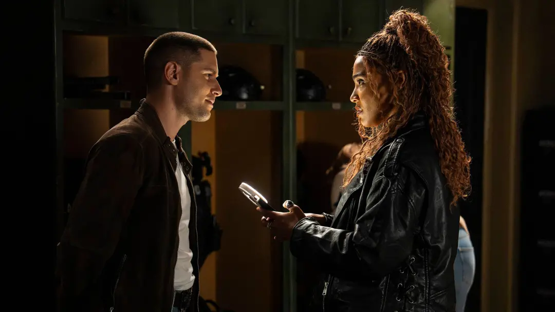 Uma nova série de ação, spin-off de franquia grande, virou o programa número 1 da Starz depois de um só episódio. É int…