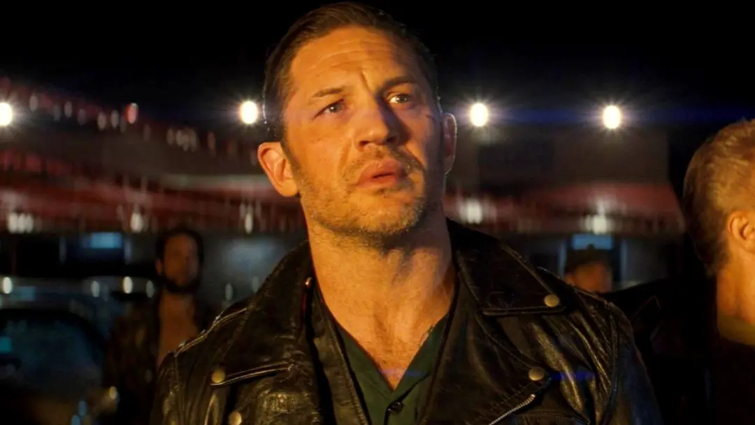 Tom Hardy lança um thriller de gangster em streaming, revivendo um projeto do ator em um momento relevante de sua carre…