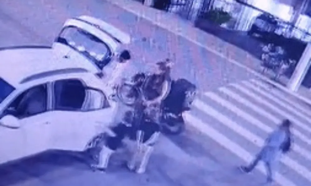 Rua Texas, Brooklin, São Paulo. Um homem de 39 anos morreu baleado durante um assalto na noite de sábado. O ataque foi …