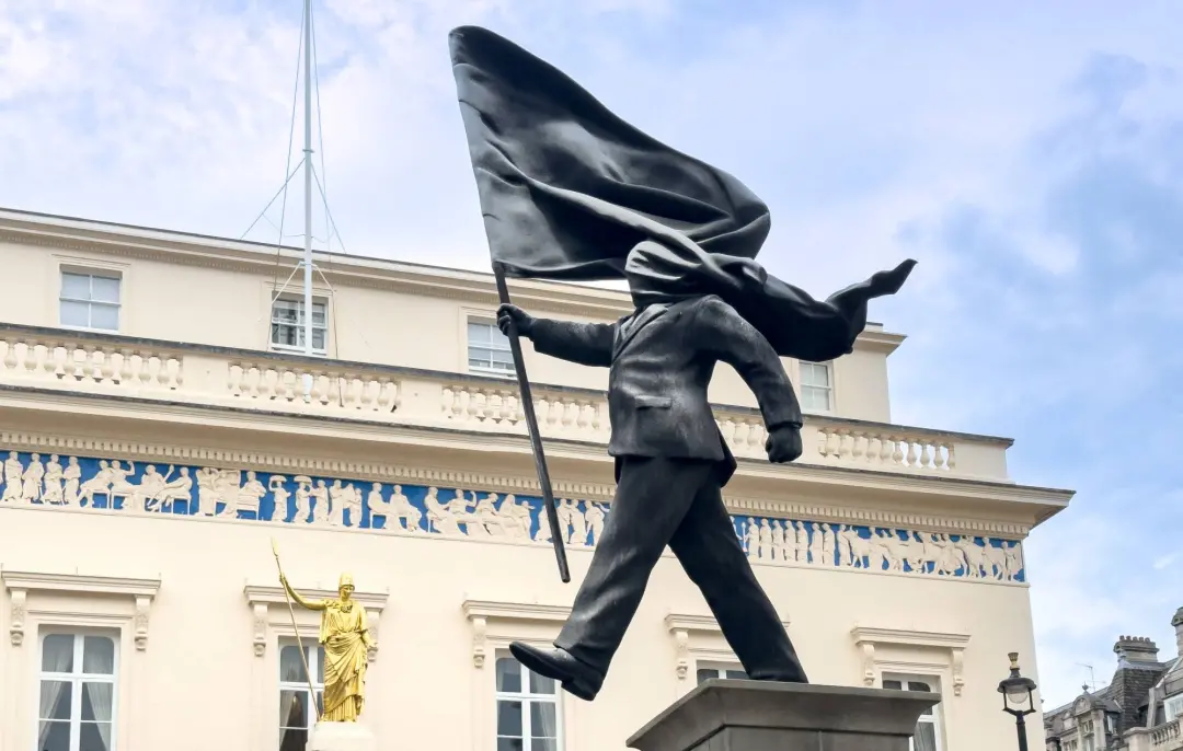 Westminster City Council está avaliando opções para a estátua de Banksy em Waterloo Place. A incerteza sobre o destino …