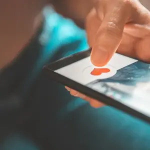 Usar IA pra responder parceiro, traição ou não, é o debate que circula sobre sentimentos e tecnologia. A mim parece que…