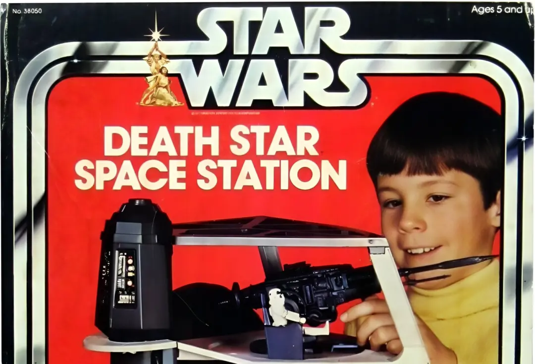 Kenner lançou os bonecos Star Wars na escala de pouco menos de quatro polegadas em 1977. A ideia de usar essa escala ve…