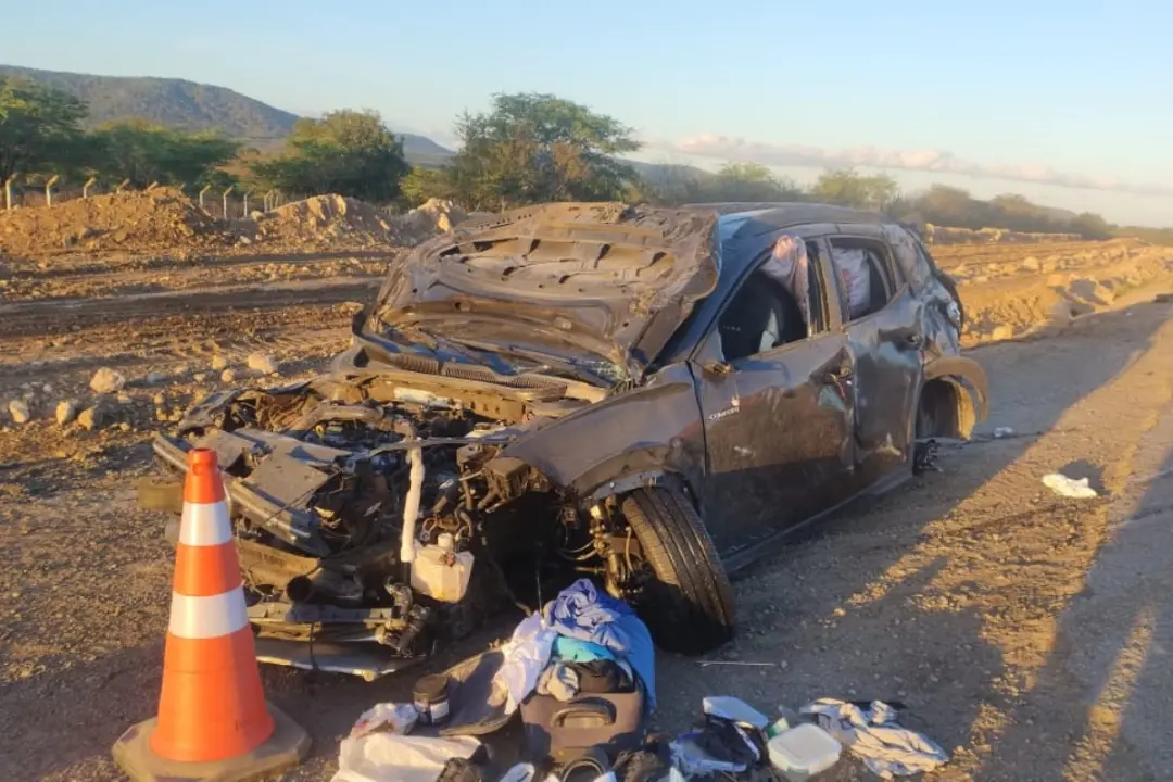 São Caetano teve um motorista detido pela PRF na B-232 após ele capotar o carro dirigindo de forma perigosa e sendo enc…