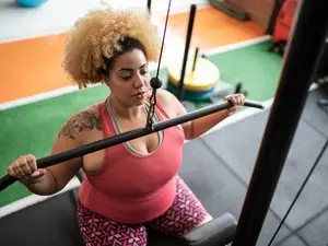 Musculação diminui medidas sem perda de peso, é o que acontece. A composição corporal muda, o que gera esse efeito nas …