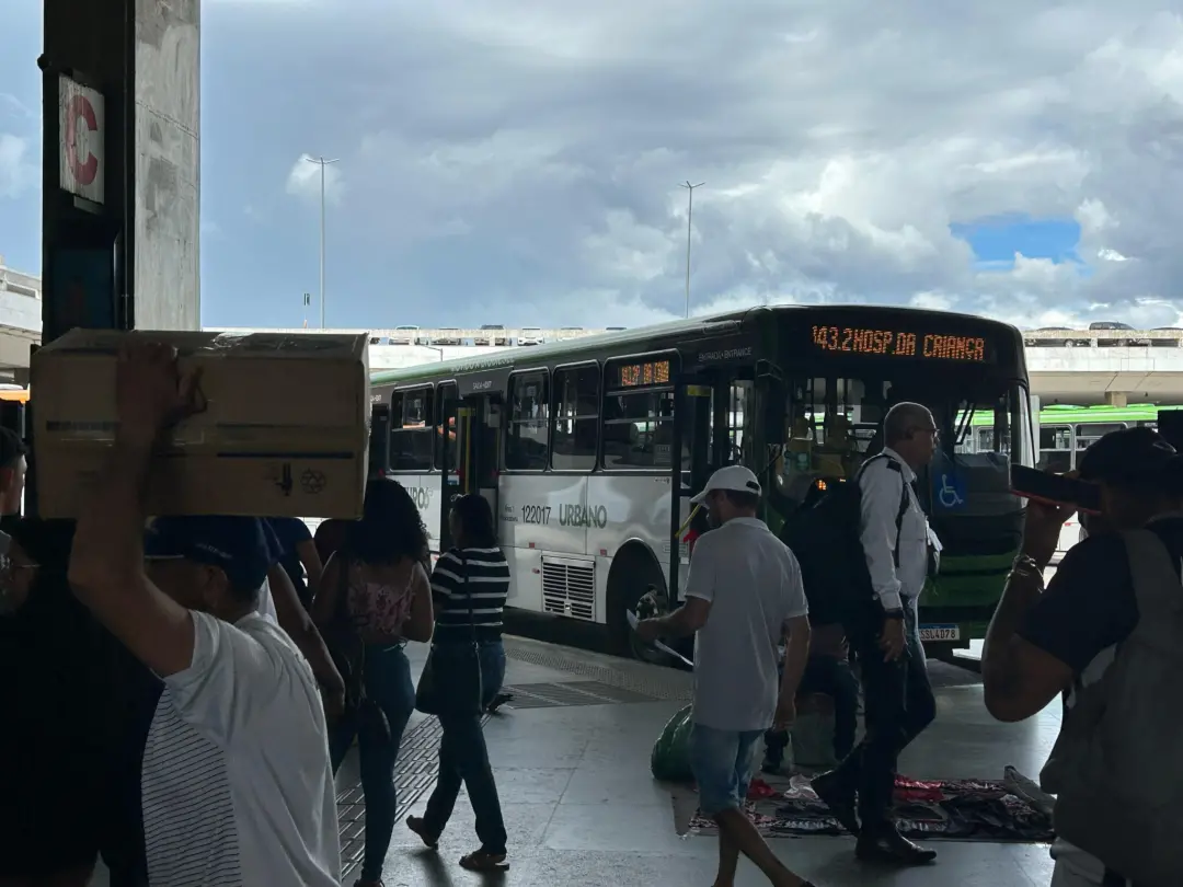 Faixas exclusivas voltam a restringir veículos leves na EPTG, EPNB e EPIG depois que a greve dos rodoviários do DF acab…