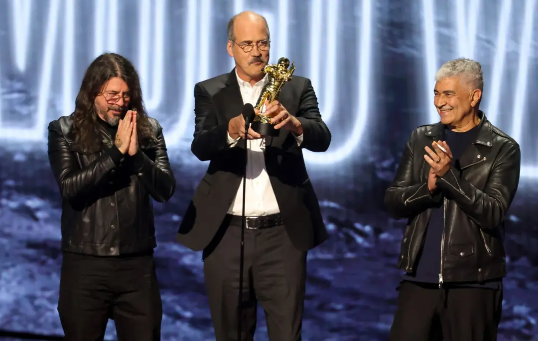 Dave Grohl e Krist Novoselic receberam o Video Vanguard Award nos MTV VMAs de 2026. Achei importante porque mostra como…