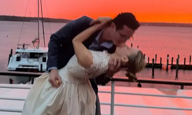 Destry Spielberg casou-se com Jake Herskowitz em uma cerimônia nos Hamptons, gastando um traje de 9,365. O luxo dessas …