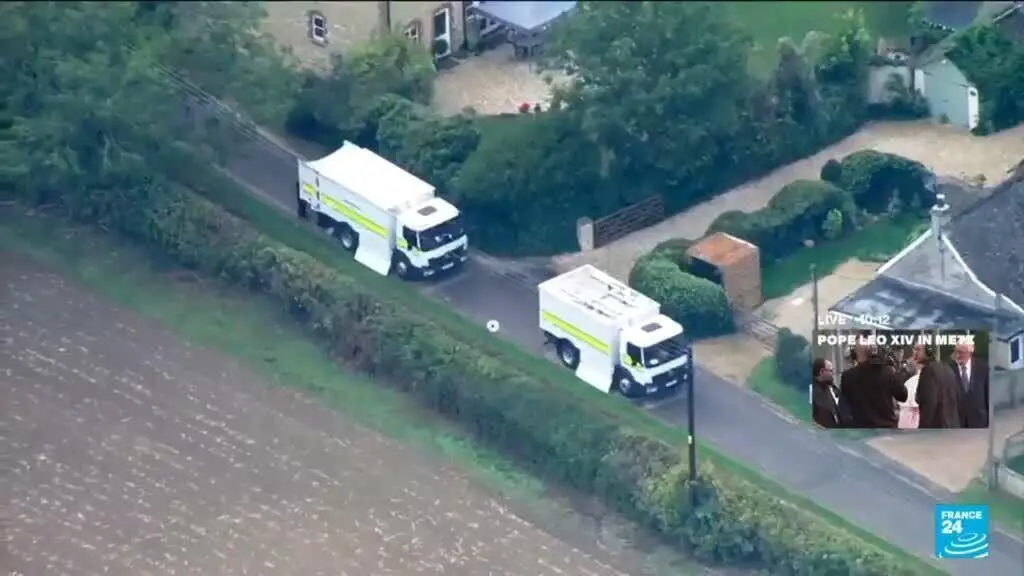 Cinco homens foram questionados pela polícia britânica perto de uma base aérea usada pelos EUA contra o Irã. Moradores …