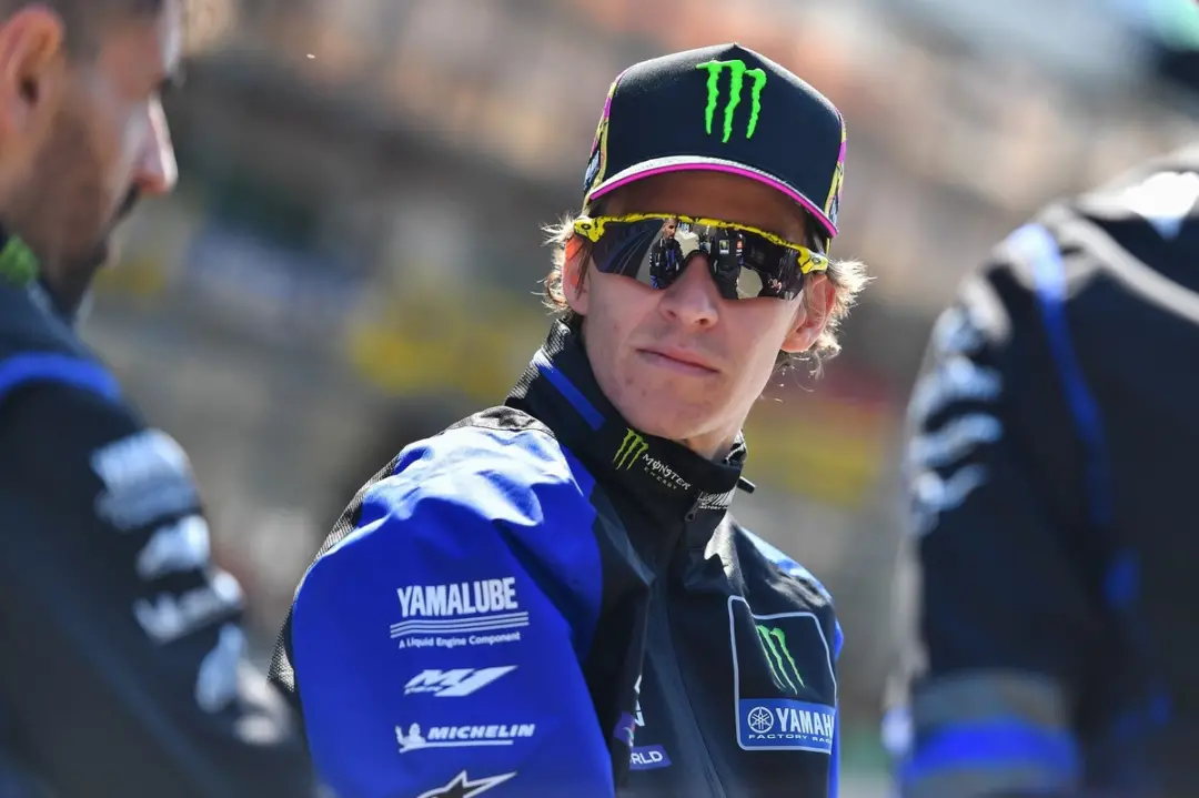 Honda e Red Bull vão voltar a patrocinar a equipe oficial de MotoGP a partir do ano que vem, forçando o Fabio Quartarar…