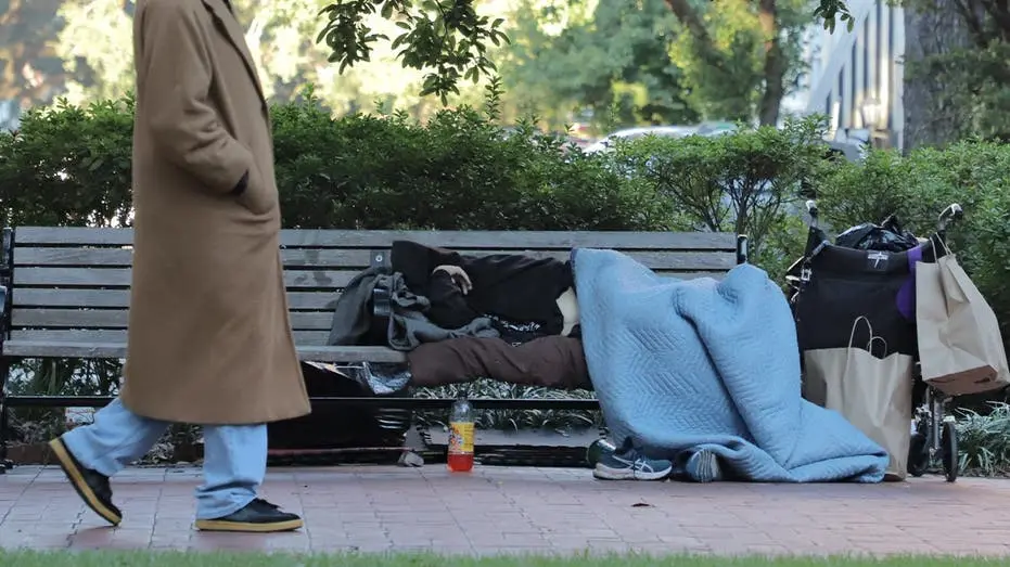Decisão do tribunal permitiu ao HUD avançar em reformas no sistema de pessoas em situação de rua. A mudança foca em med…