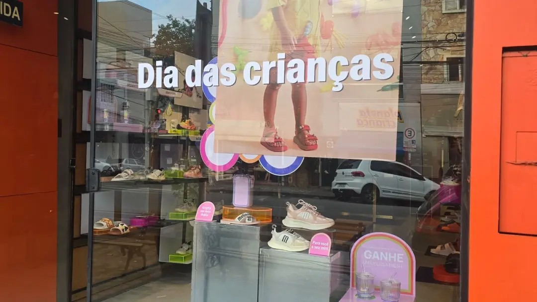 Comércio de Divinopolis terá horário ampliado no dia 10 de outubro, saindo das 13h para as 18h aos sábados. É um acordo…